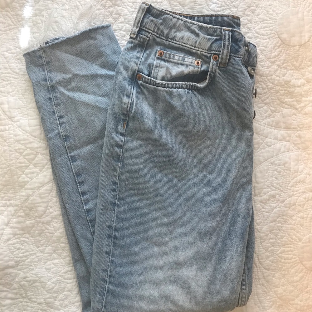 H&M Distressed High Waisted Jeans